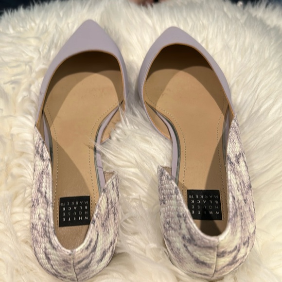 White House Black Market Shoes - 🔥NWOT Gorgeous WHBM Lavender and White Snakeskin Shoes Size 8 Pointed Toe